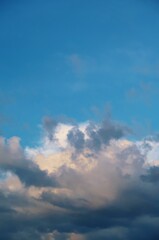 Fototapeta na wymiar Wolkengebirge am blauen Himmel