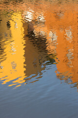 Fototapeta na wymiar ponte vecchio houses reflected in the arno river, florence