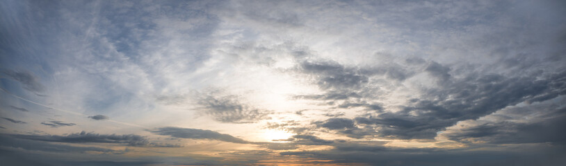 Naklejka na ściany i meble skyscape with clouds down to horizon line