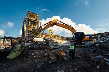 Excavator destroyer removes debris under worker control