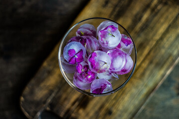 Glass with flower ice cubes