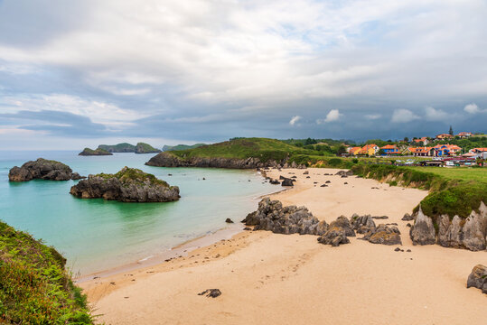 Borizu beach, Celorio, wonderful cove with spectacular views, Llanes, Asturias.