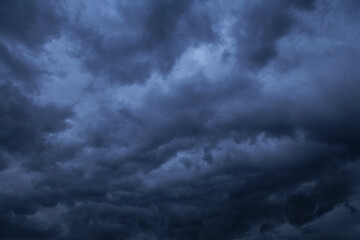 Obraz premium Storm sky with dark blue grey cumulus clouds background texture, thunderstorm