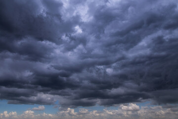Obraz premium Storm sky with dark blue violet grey cumulus clouds background texture, thunderstorm