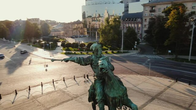 Close Up Pan around the Monument of Bogdan Khmelnitsky with Mykhailivsky Monastery on the background at dawn. Aerial view.