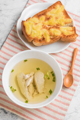 チキンスープとチーズトースト