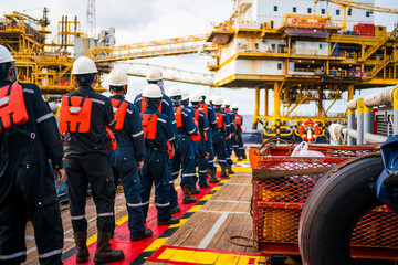 Offshore queuing workers work on decks during disembarkation operations to rest on the rig. - obrazy, fototapety, plakaty