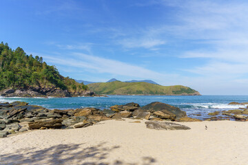 paisagem da linda praia de calhetas no litoral norte de são paulo, município de são sebastião. conceito de viagem e turismo.