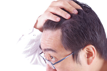 Naklejka premium おでこの生え際を気にする中年男性