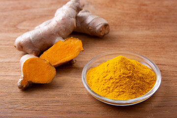 fresh turmeric and turmeric powder