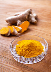 fresh turmeric and turmeric powder