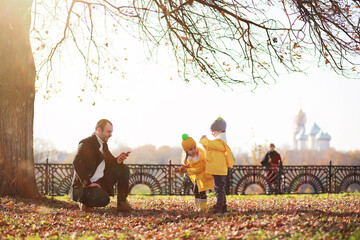 Children walk in the autumn park