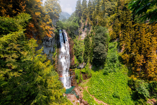 Maral Waterfall in the village of Maral, located in the Ma&ccedil;ahel Plateau of Artvin, is a natural wonder, a magnificent waterfall pouring among the green trees.