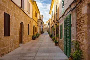 Fototapeta na wymiar Calle del centro historico de Alcudia, Isla de Majorca, Islas Baleares, Spain