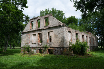 Obraz premium ruins of manor in saaremaa, estonia