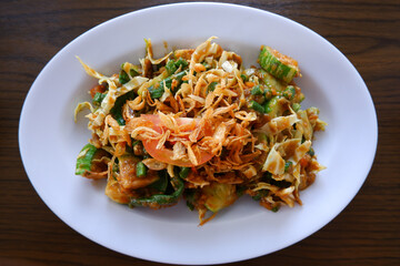 Karedok or keredok is a traditional food in West Java or Sundanese people that consists or raw vegetables such as cucumber, cabbage, spinach covered in peanut sauce that taste sweet and salty.