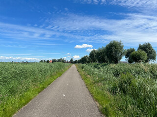 Fototapeta na wymiar Bicycle path around Kuinre