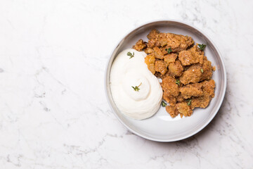 baked apple with greek yogurt with timian syrup