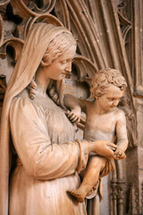 Fototapeta na wymiar Sculpture in Saint Andrew's cathedral in Bordeaux