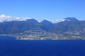 Fototapeta na wymiar Reunion island city of Saint Denis and Le Port with mountain landscape