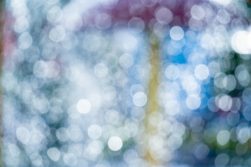 Obraz premium Water drops and drips on a colored background