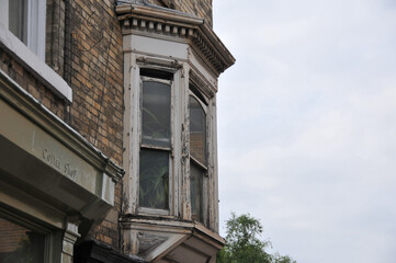 Fototapeta na wymiar A traditional shabby window in England