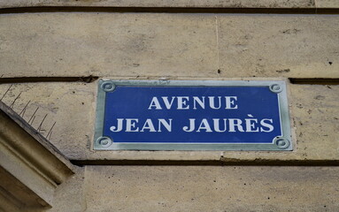 Avenue Jean Jaurès. Plaque de nom de rue. Paris. France.