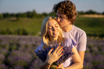 couple in purple lilac outfit hugging in lavender field, photo session 