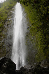 Obraz premium Oahu Waterfall