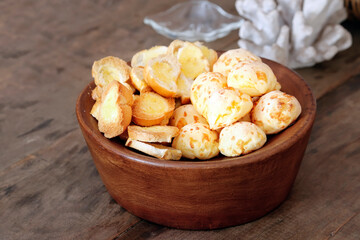 Cheese bread and toast in a wooden basket