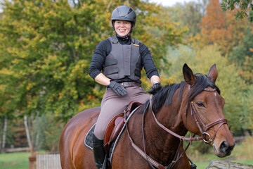 Obraz premium person riding horse