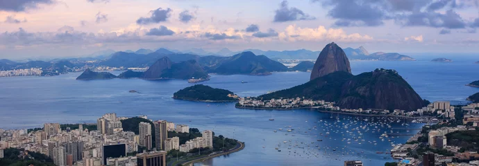 Fotobehang De skyline van Rio, is de tweede meest bevolkte stad in Brazilië. © SNEHIT PHOTO