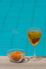 Aperitivo in piscina