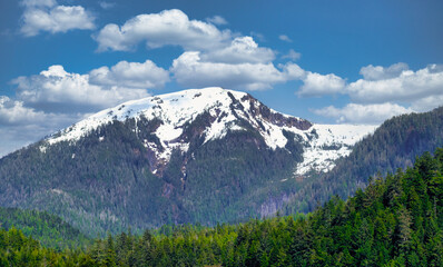 Obraz premium Snow Capped Mountain in Alaska