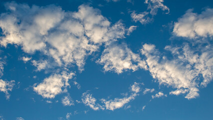Céu azul com nuvens brancas, papel de parede, textura
