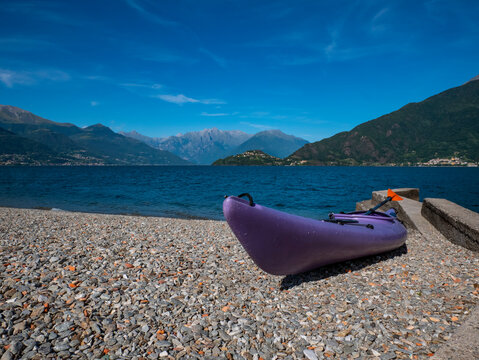 Visiting Lake Como on a canoe
