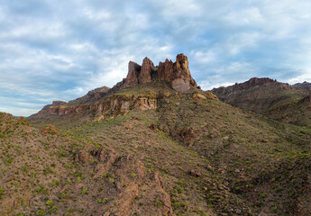 Naklejka premium Landscape photograph of the Three Sisters in the Superstition Mountains in Arizona. 