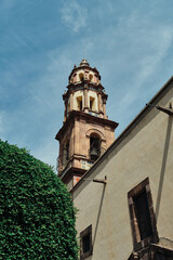 Fototapeta na wymiar Campanario de la iglesia de Santa Clara en el centro historico colonial de Queretaro