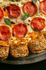 Pizza de calabresa ou lombo canadense