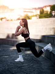 Obraz premium beautiful brunette working out on stairs