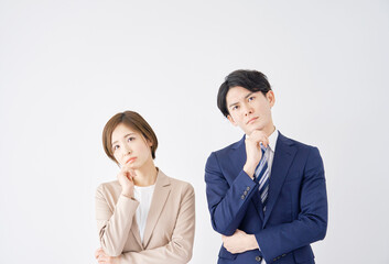 考えるビジネスウーマンとビジネスマン　白背景