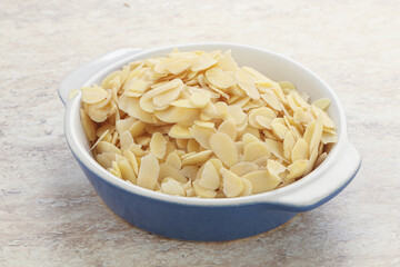 Almond nut slices for culinary