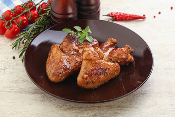 Roasted chicken wings with spicy sauce