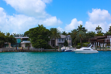 Fototapeta na wymiar Luxurious mansion in Miami Beach, florida, U.S.A