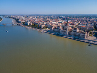 Fototapeta premium budapest parliament building at sunny day