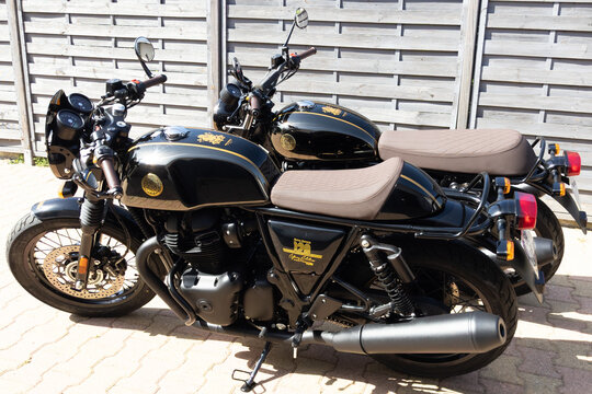 Royal Enfield GT interceptor 120 th black motorcycle limited edition preparation for 120th anniversary