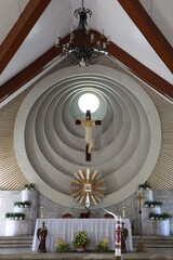 Altar in der Kirche St. Rose von Lima in Bacacay, Provinz Albay, Philippinen