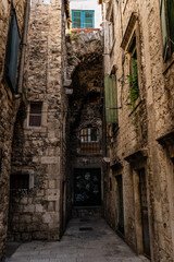 Fototapeta na wymiar narrow alley in old town of Split