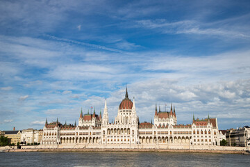 Obraz premium budapest city skyline at Hungalian Parliament and Danube River Budapest Hungary