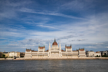 Obraz premium budapest city skyline at Hungalian Parliament and Danube River Budapest Hungary